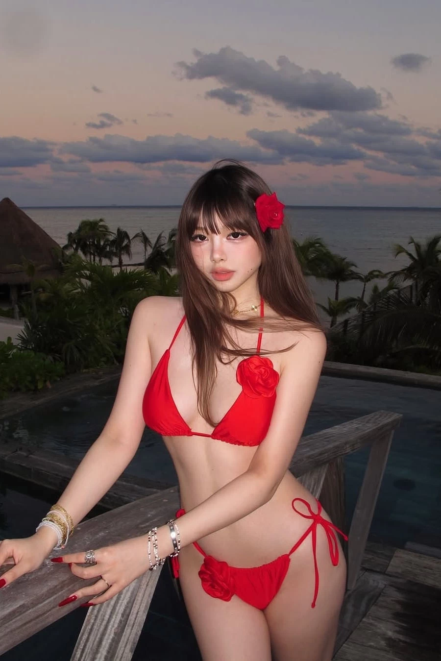 Bikini 2 mảnh màu đỏ đính hoa