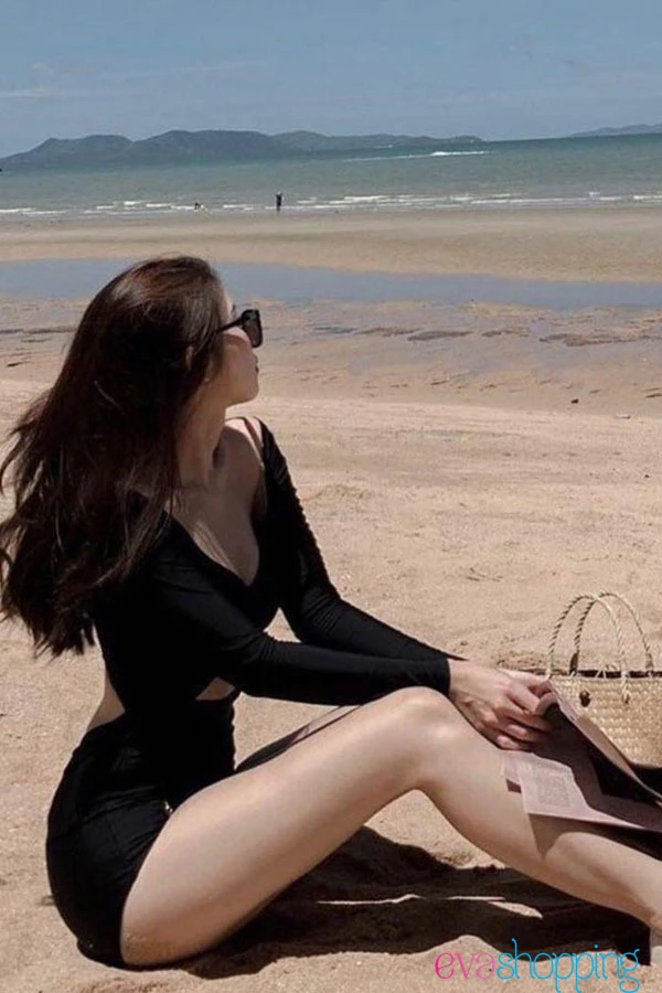 Bikini một mảnh màu đen